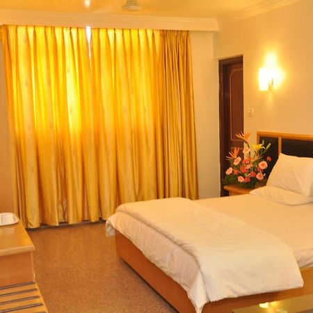 Hotelpearlinn Бангалор Екстериор снимка